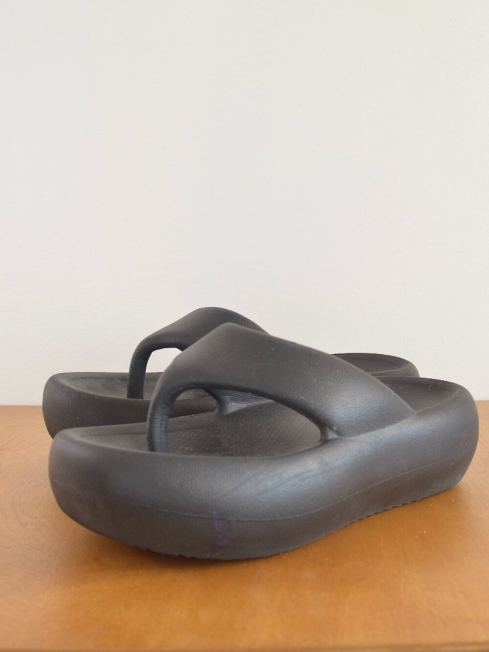 The Jeffrey Campbell Chillaxin Platform Flip Flop size 9 or EU40 black